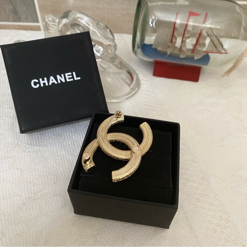 Chanel Women's Gold Crystal Brooch - Picture 4 of 8